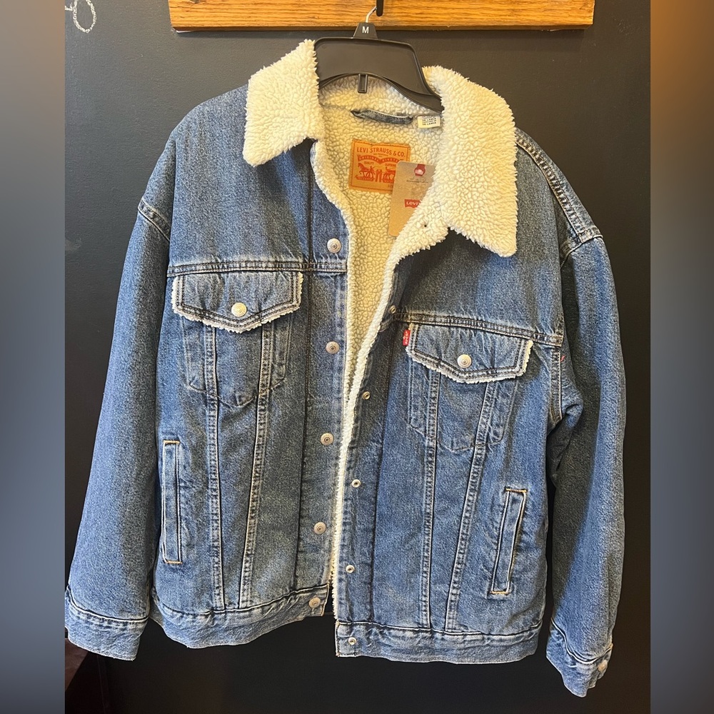 Levi’s NWT Sherpa Baggy Trucker Medium Wash Jacket Medium